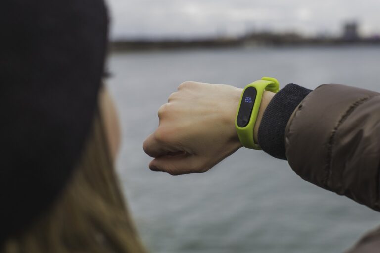 Are fitness trackers worth it? What are pros or cons?